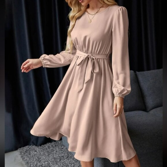 Luxe lantern sleeve belted dress - Picture 2 of 15